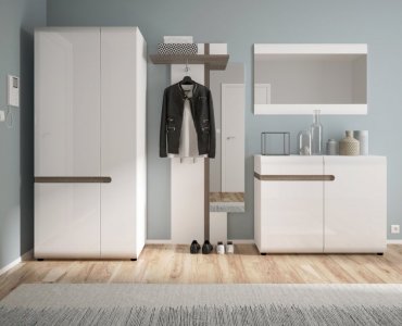 Przedpokój z lustrem