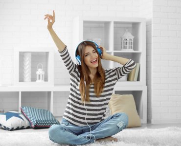 regał do pokoju młodzieżowego