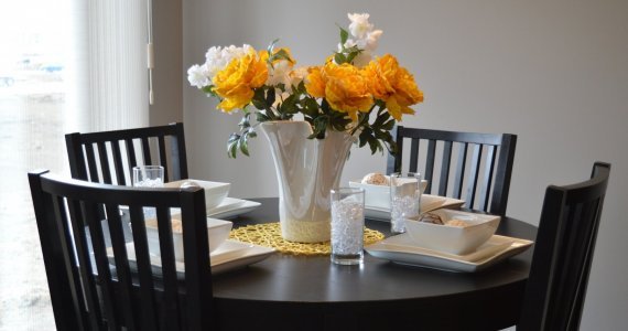 okrągły stół do salonu