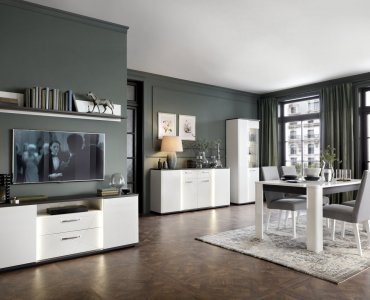 stół i krzesła na przyjęcie świąteczne