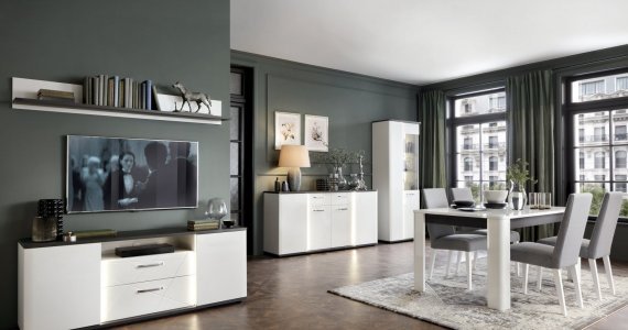 stół i krzesła na przyjęcie świąteczne