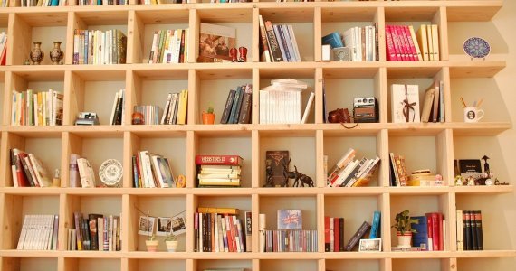 regał na przechowywanie rzeczy