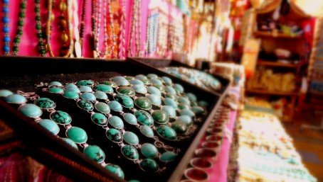 miejsce na biżuterię w garderobie