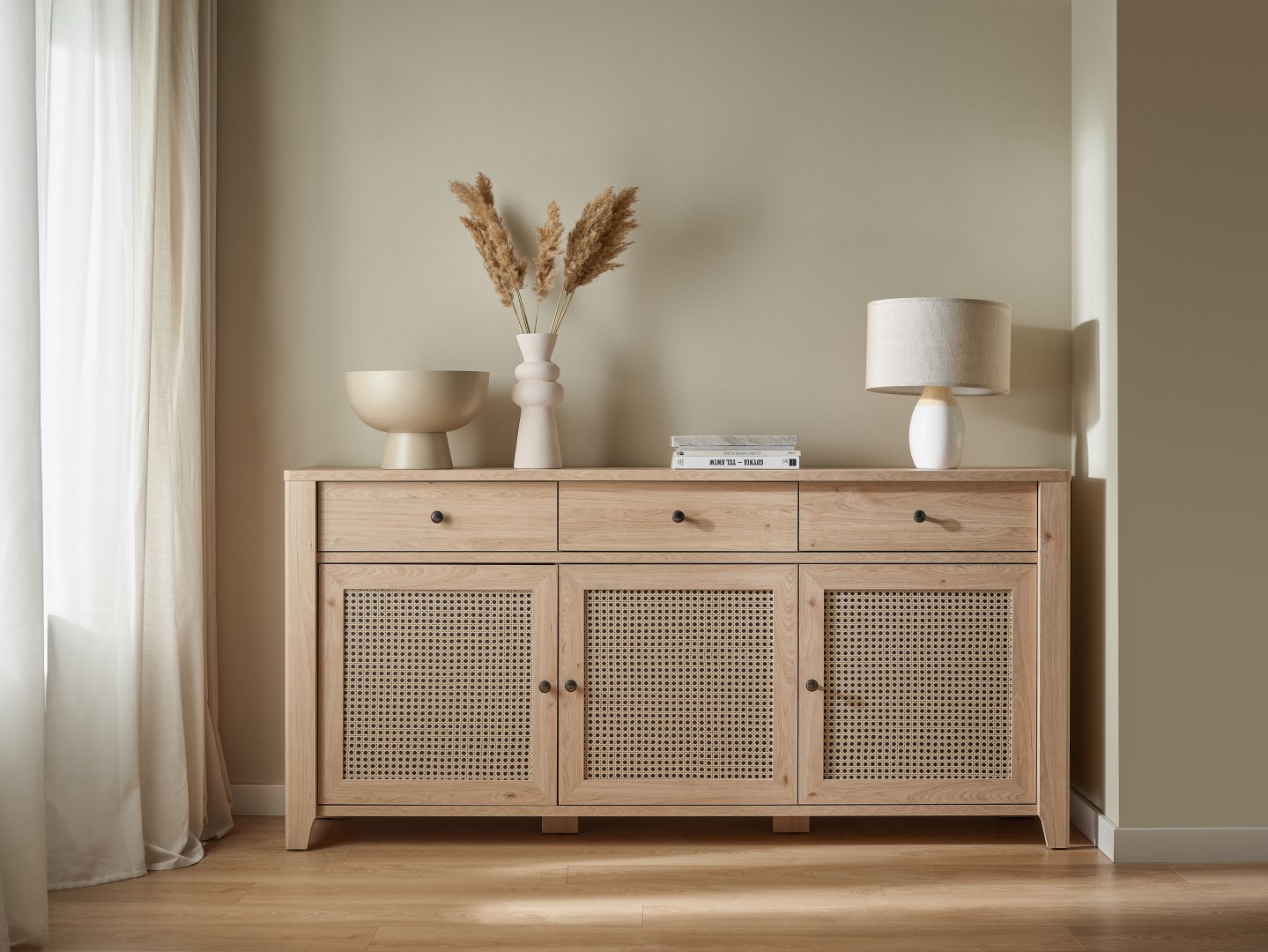 Komoda w stylu klasycznym do salonu Designerska komoda do salonu z kolekcji Cestino